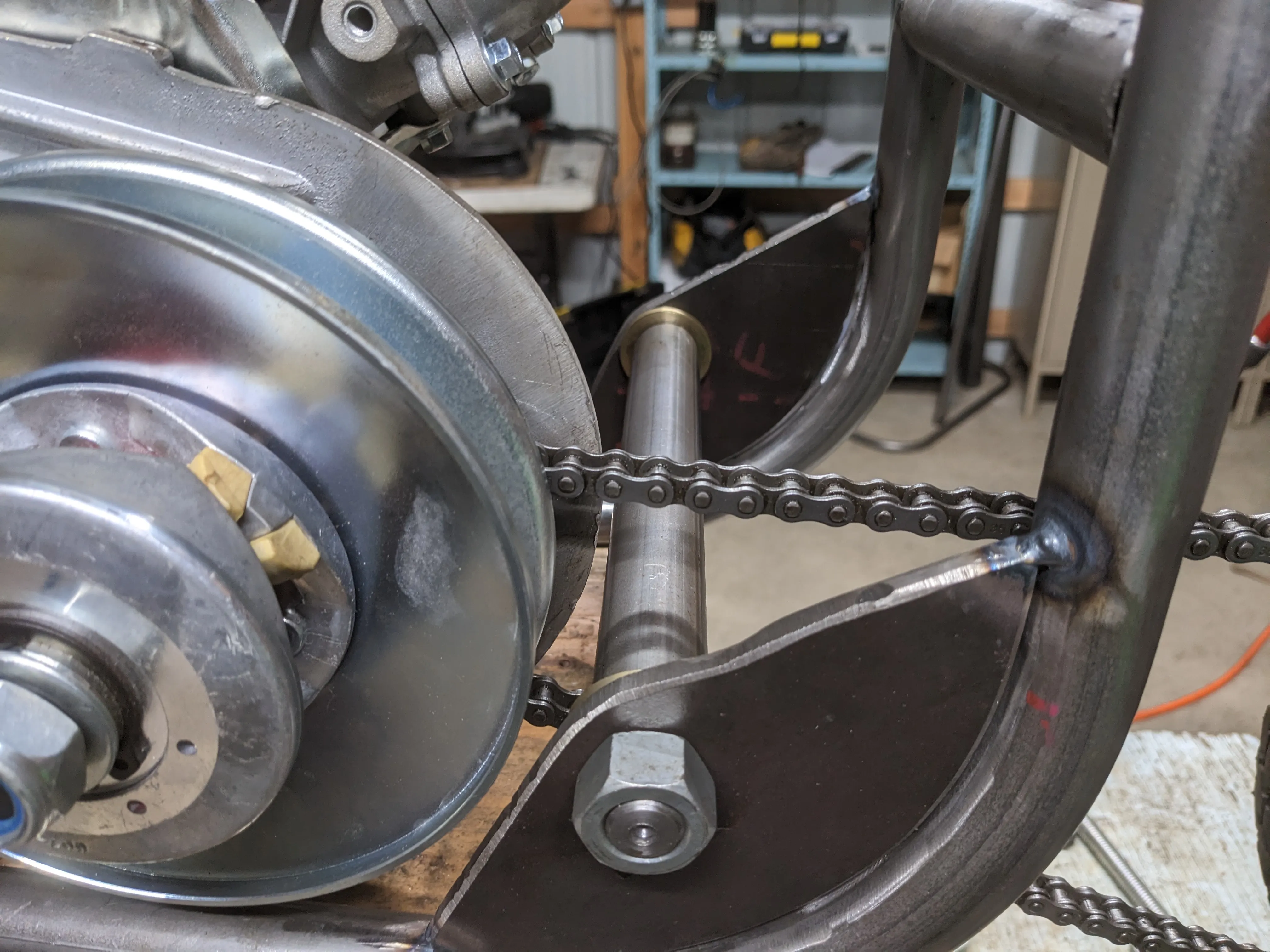40-suspension-pivot-detail.jpg